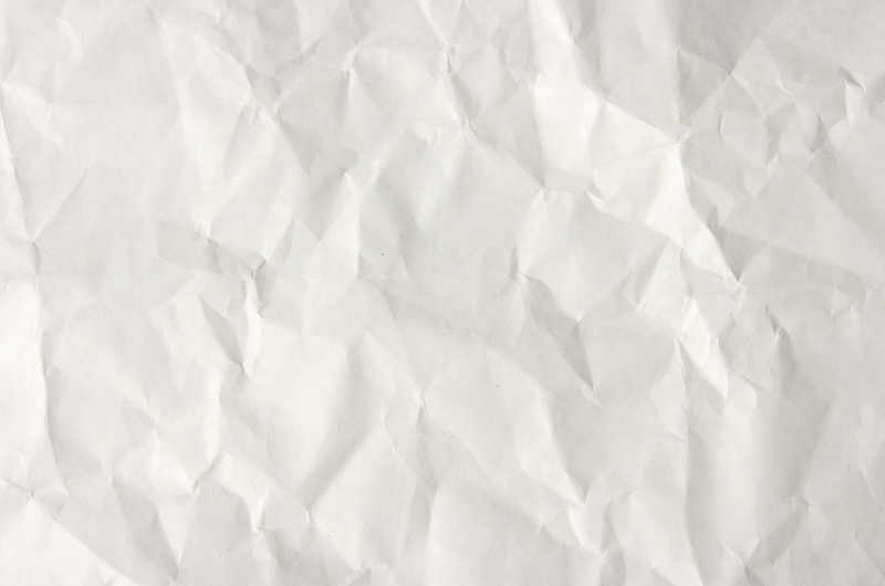 白色褶皱纸片纹理特写