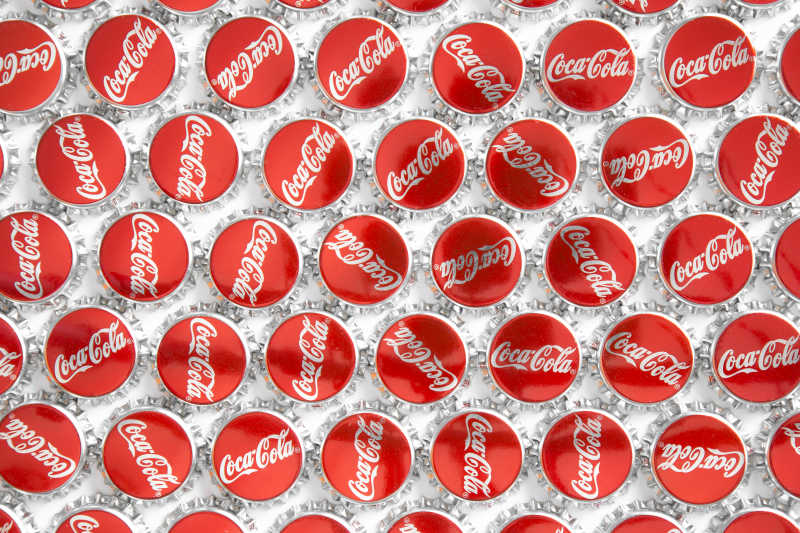 可口可乐瓶盖上贴的标签特写