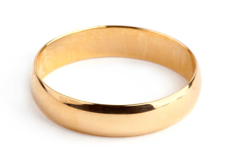 一枚玫瑰金戒指