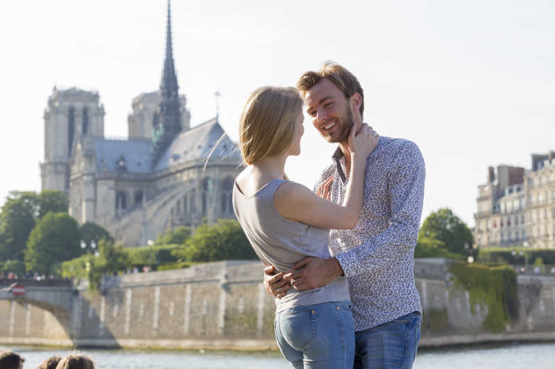 闲暇时光旅游的夫妇