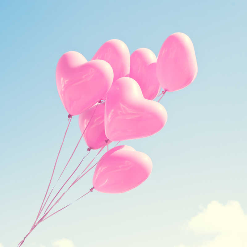 粉色的心形气球