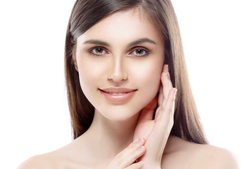 美丽的女人脸上的白色与性感的嘴唇