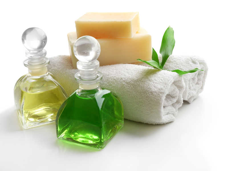 白色背景下放松SPA套装