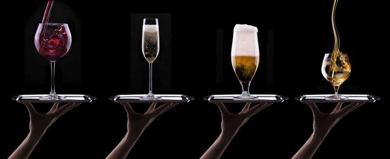 颜色各异的鸡尾酒