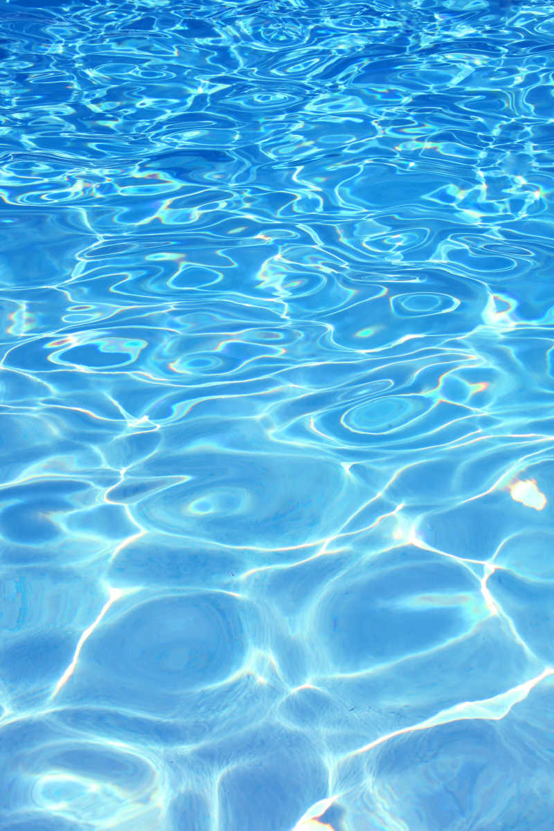 清澈的水图片 游泳池里清澈的水素材 高清图片 摄影照片 寻图免费打包下载