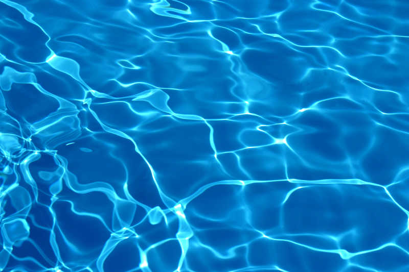 清澈的水的波纹特写图片 游泳池清澈的水的波纹特写素材 高清图片 摄影照片 寻图免费打包下载