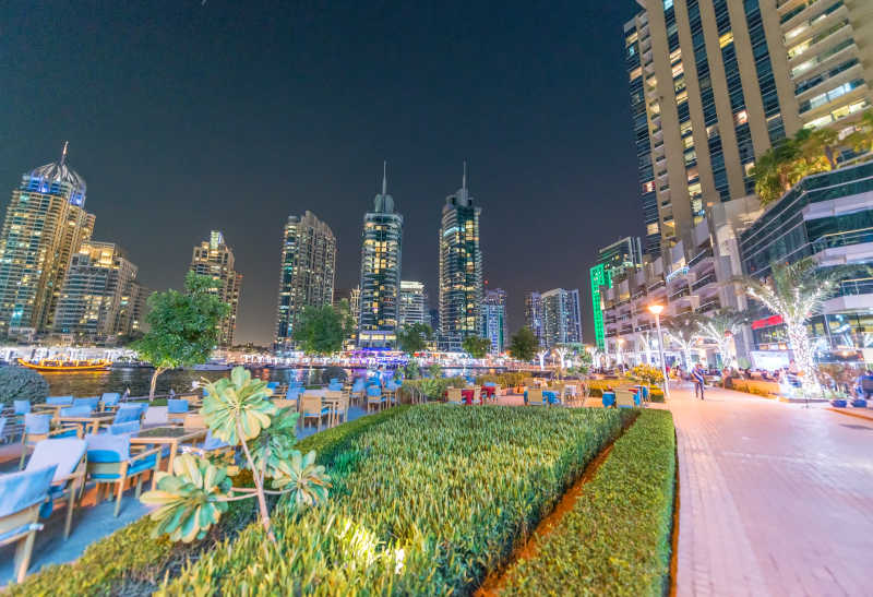 迪拜黄昏时的UAE码头建筑