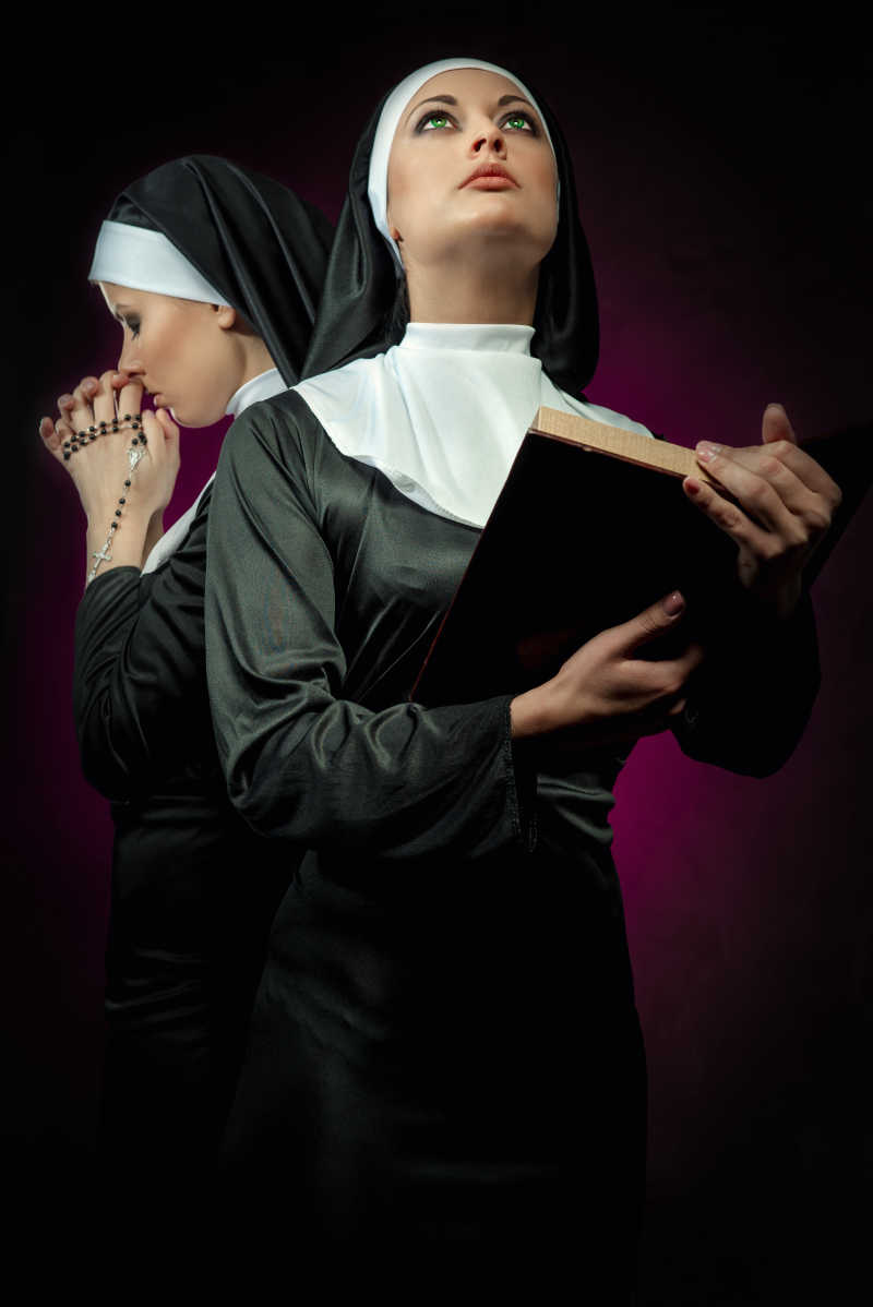 两个神圣的修女