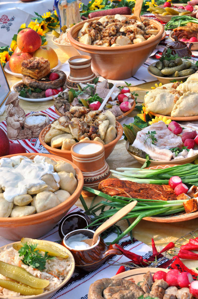 乌克兰传统满桌美食