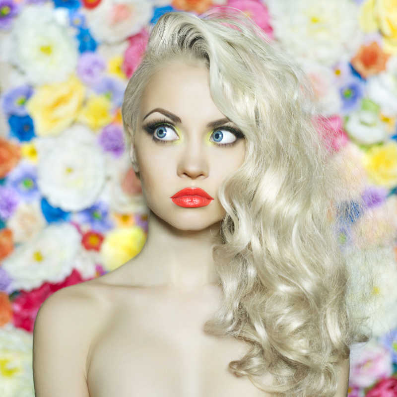 美丽的金发女郎时尚写真