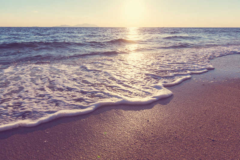 海上美丽的日落