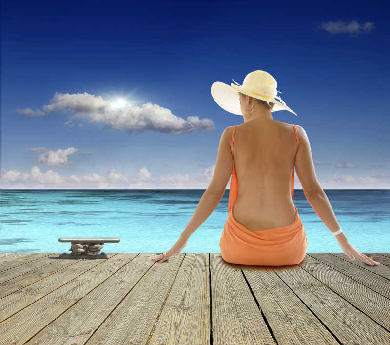 在马尔代夫度假的美女