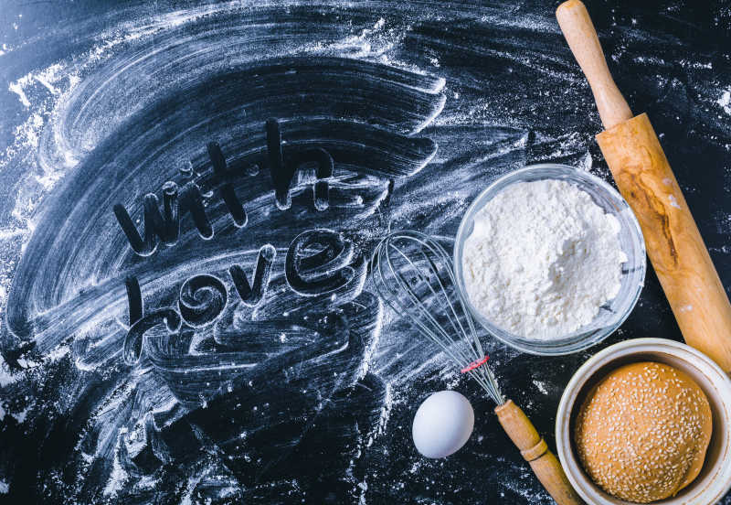 准备烘焙的食材上写着Withlove
