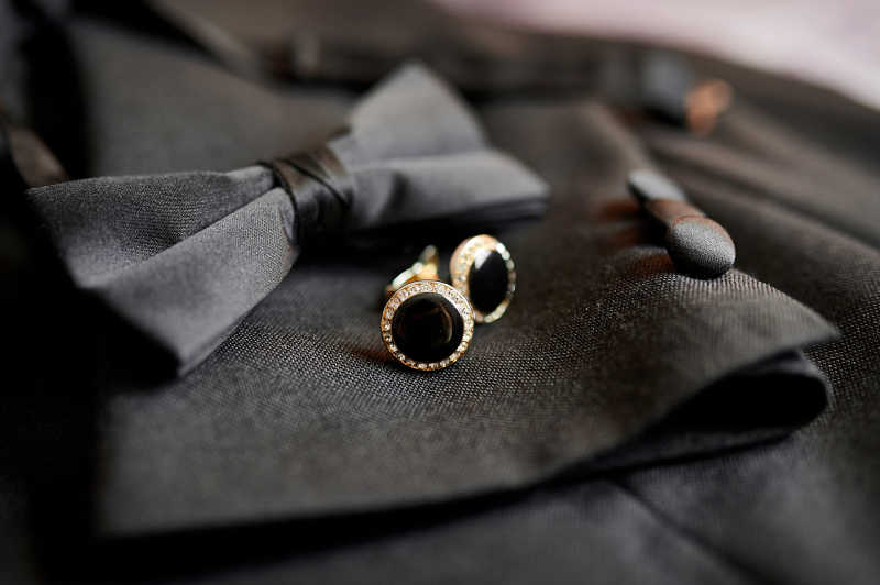 一个经典的套装配件蝴蝶和袖扣