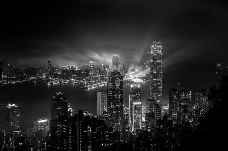 荣黑下的香港市