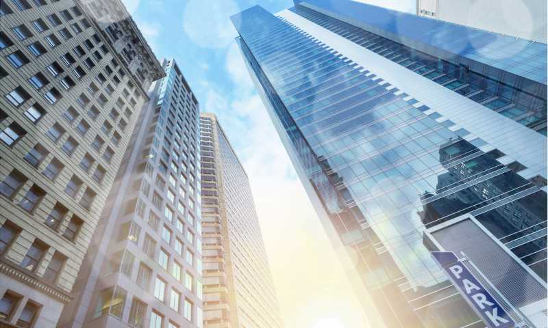 玻璃大楼和倒影