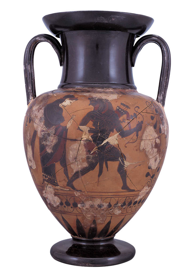 黄铜罐与白色背景相隔离