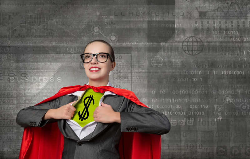 胸部拥有美元的女超人