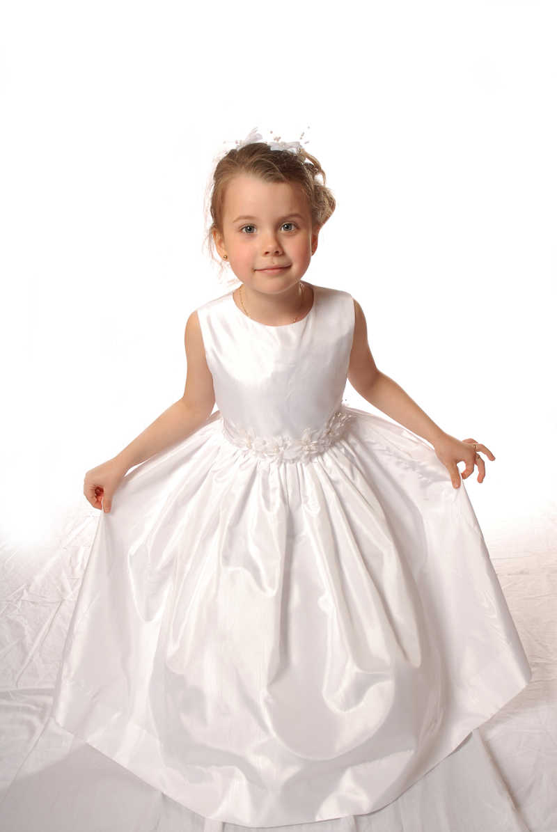 穿白裙的美丽女孩