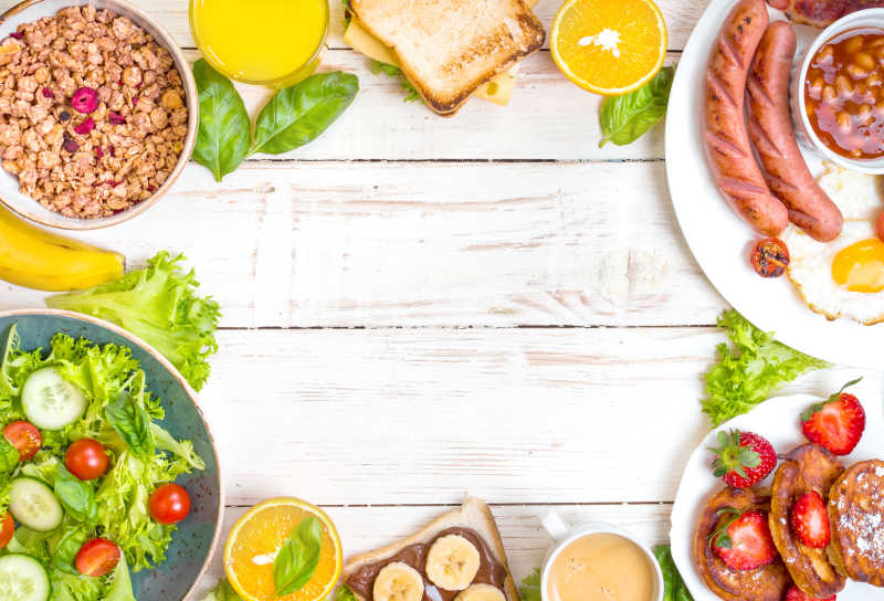 丰盛的各种早餐