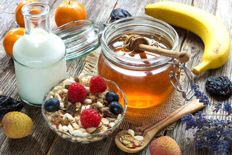 蜂蜜奶酪和水果调制食材