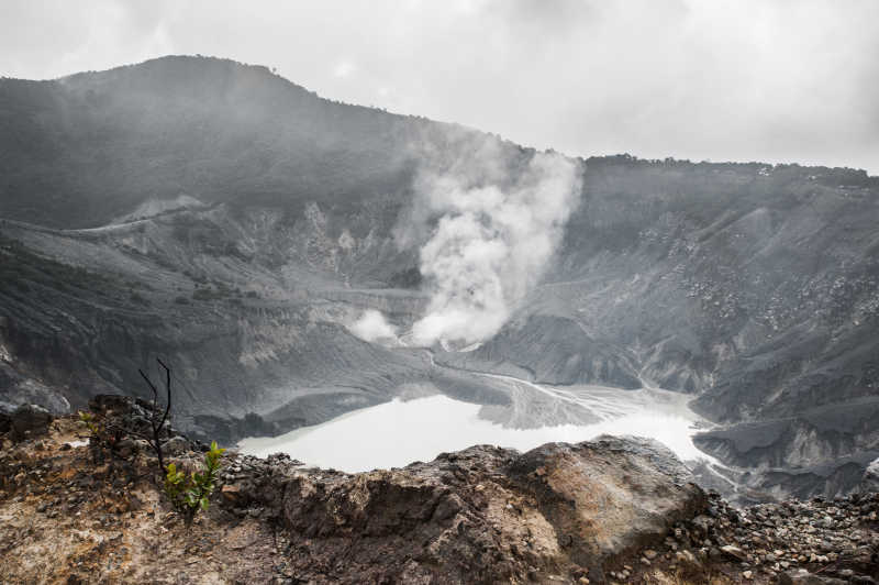 萧条的火山口