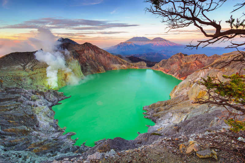 酸性火山湖特写