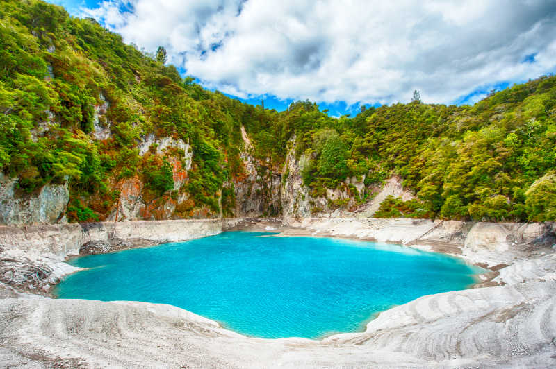 美丽火山湖特写