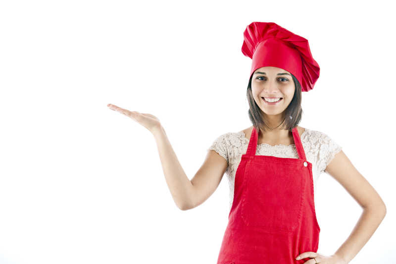 红色围裙和厨师帽的美女厨师