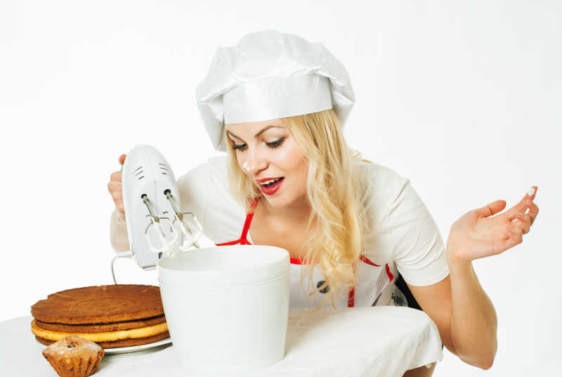 准备烹饪的女厨师