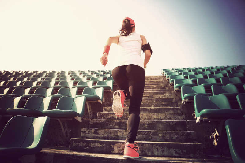 跑楼梯的运动员