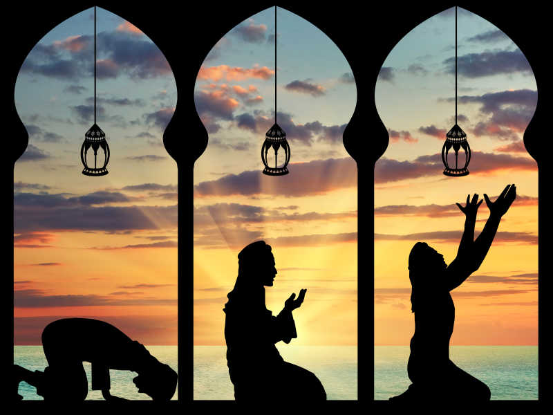落日背景中祈祷的两个人