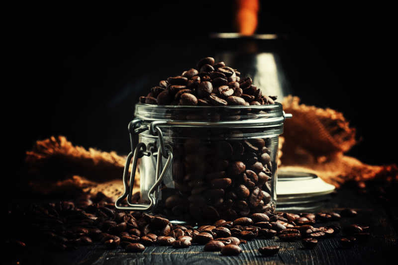 玻璃罐里的咖啡豆