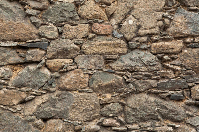 用石头和泥土制作的墙