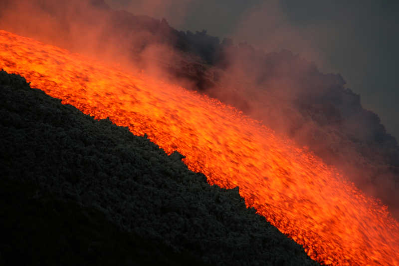埃特纳火山熔岩流活动