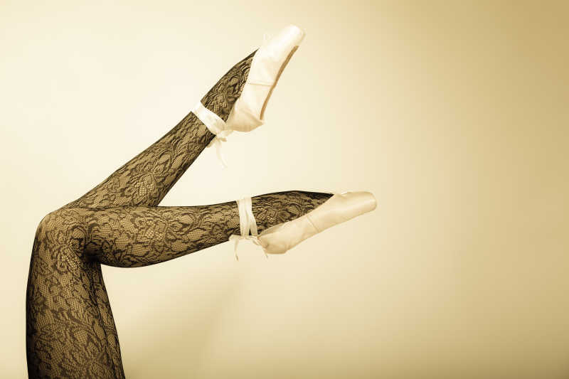 芭蕾舞女演员的腿部艺术照片