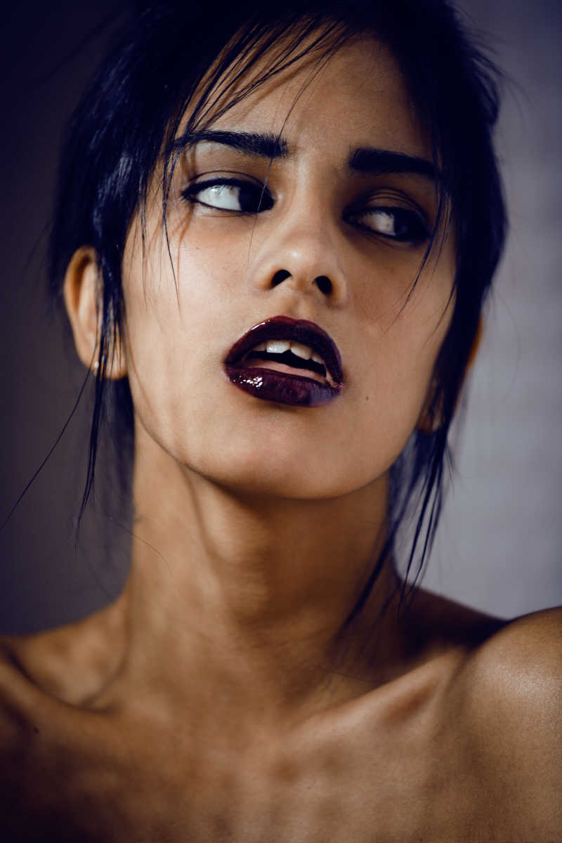 忧郁的美女特写