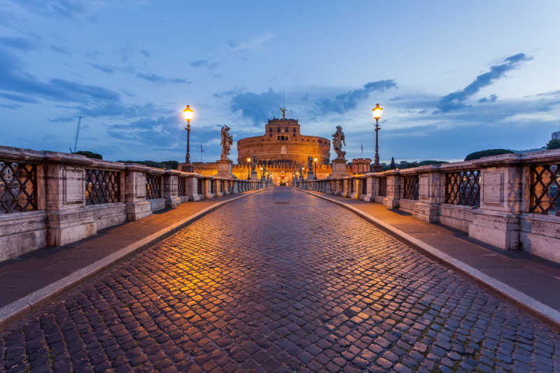 圣天使城堡的夜景