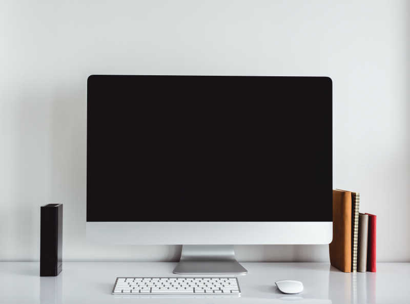 桌上的iMac办公设备