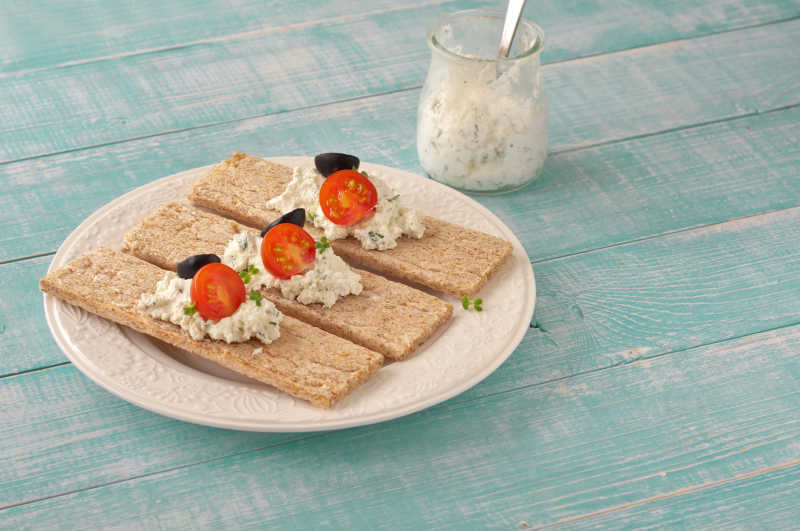 干食脆面包与奶酪