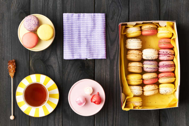 桌上法国的美味甜点杏仁饼