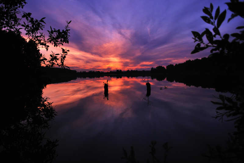 落日湖上sramnoe反映