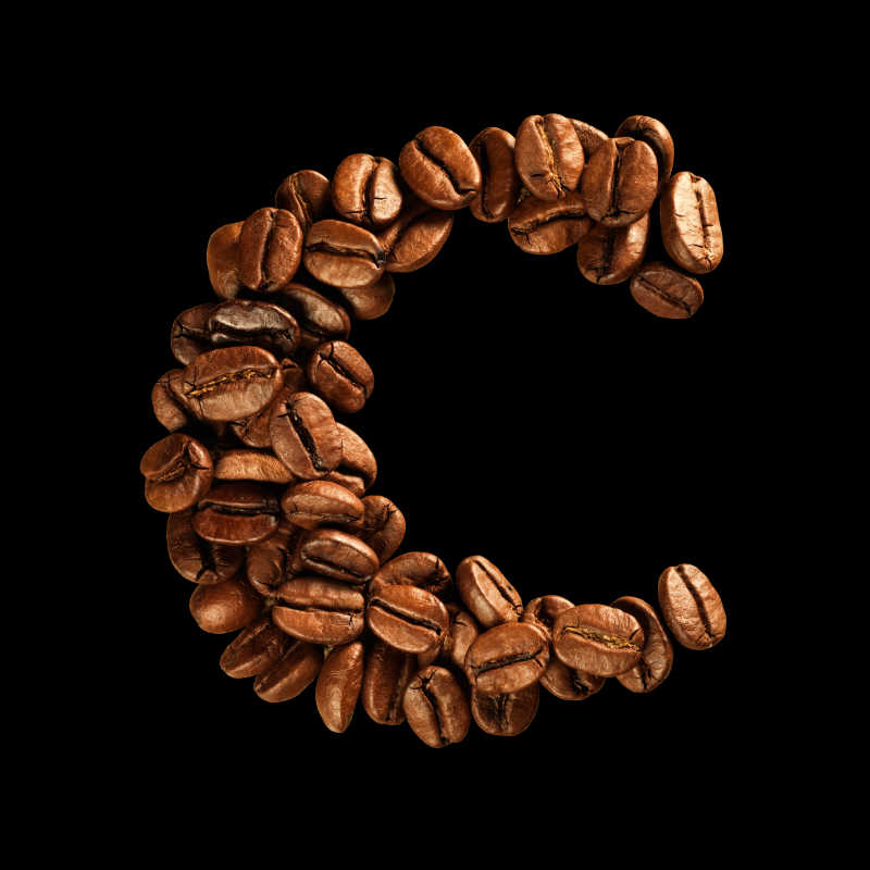 咖啡豆组成的字母C