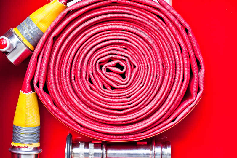 红色的消防水带