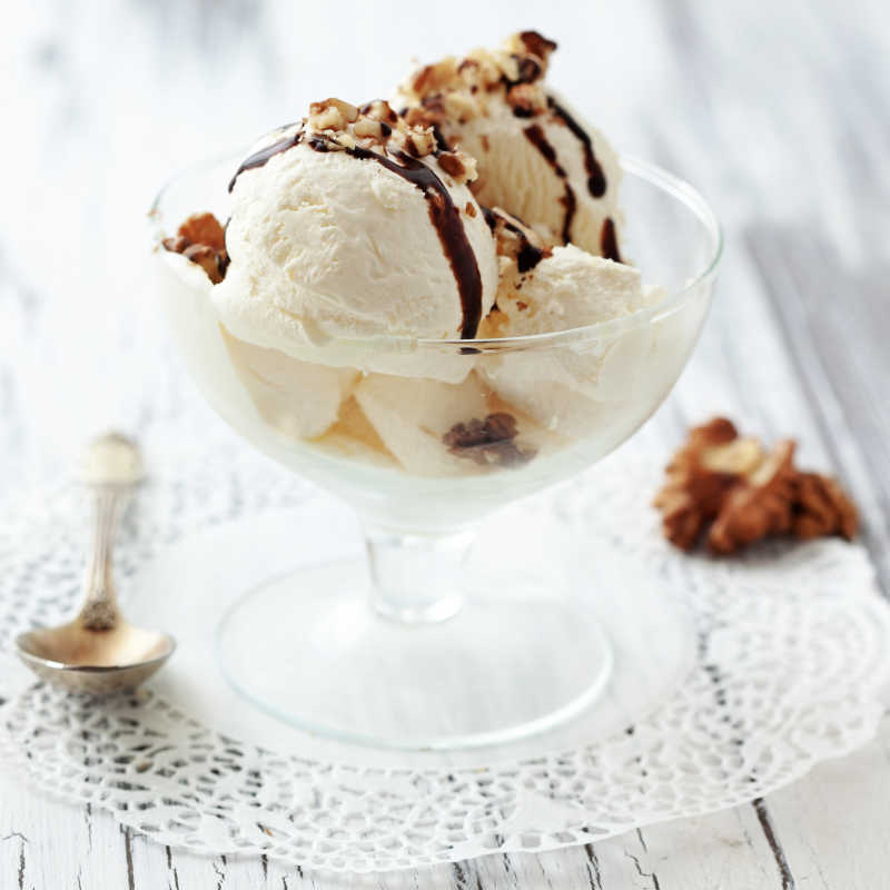 冰激凌和水果图片素材_三种不同口味的冰激凌和水果照片_jpg格式-未来