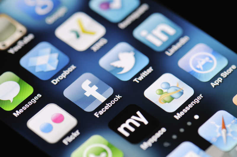 社会媒体对苹果iPhone 4的应用程序
