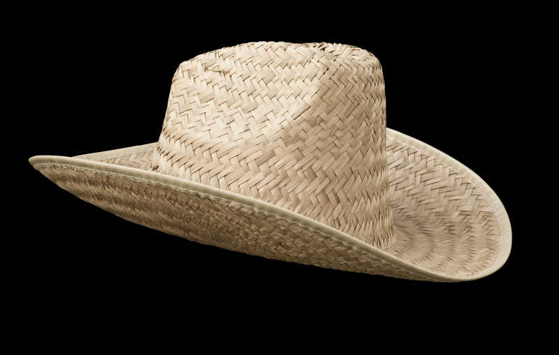 黑色背景下的草帽
