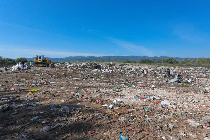 垃圾场对环境造成了污染
