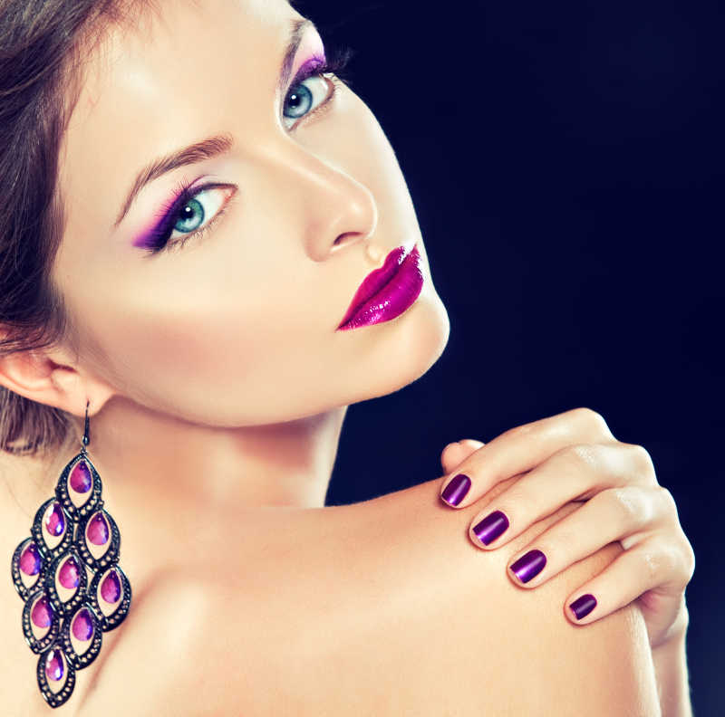 时尚美丽紫妆模特
