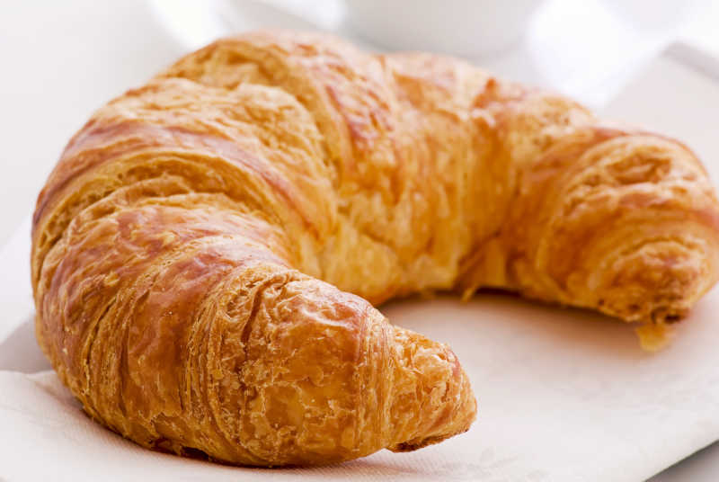 新鲜牛角包特写